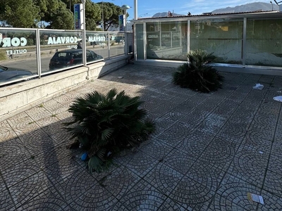 Negozio in Affitto a Palermo, zona Calatafimi, 5'000€, 300 m²