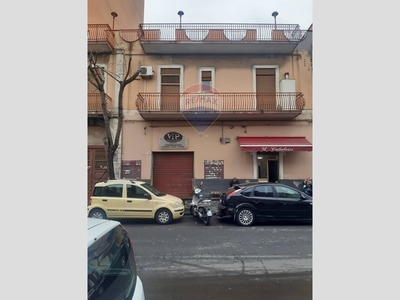 Negozio in Vendita a Catania, zona Catania Fontanarossa, 139'000€, 210 m²