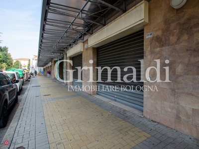 Negozio/Locale commerciale in Vendita in Via Antonio Zanolini a Bologna