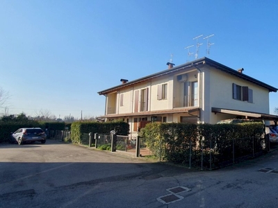 Semindipendente - Villa a schiera a Cavazzona, Castelfranco Emilia