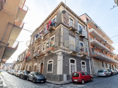 Trilocale in Vendita a Catania, 84'000€, 47 m², arredato