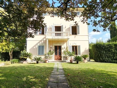 Villa con giardino in via per corte giusti 1286, Lucca