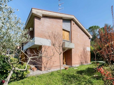 Villa in Vendita in Via Cesare Pavese 45 a Bologna