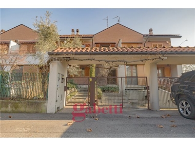 Villa in Via Piave , 21, Segrate (MI)