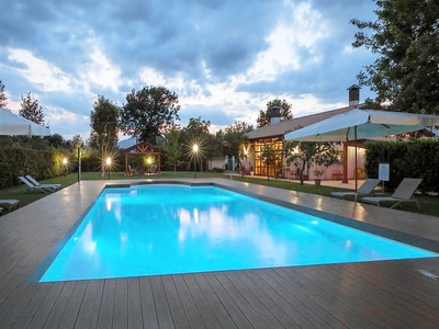 Affascinante casale con piscina + vista del giardino