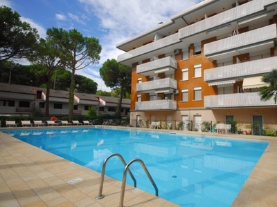 Appartamento a Lignano Pineta con piscina e terrazza