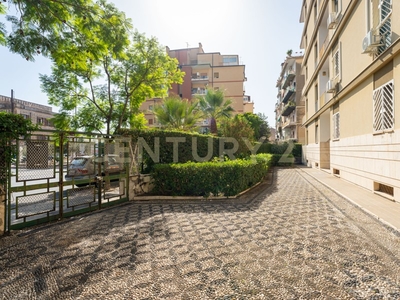 Appartamento in Affitto a Catania, 800€, 140 m², arredato