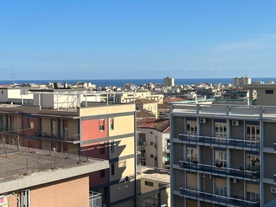 Appartamento in vendita a Catania Vulcania, Piazza Lincoln