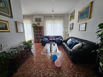 Appartamento in Vendita a Livorno, 338'000€, 175 m²