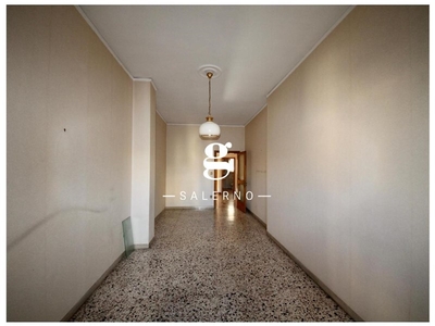 Appartamento in Vendita a Salerno, 345'000€, 220 m²