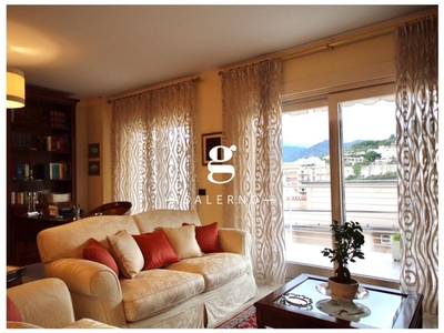 Appartamento in Vendita a Salerno, 550'000€, 148 m²