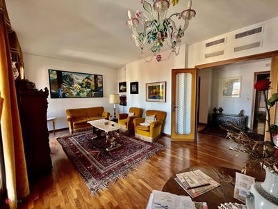 Appartamento in Vendita in Via Costa a Venezia