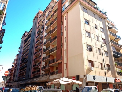 Appartamento in Vendita in Via Mario Orso Corbino 1 a Palermo