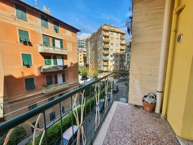 Appartamento in Vendita in Via Rexello a Genova