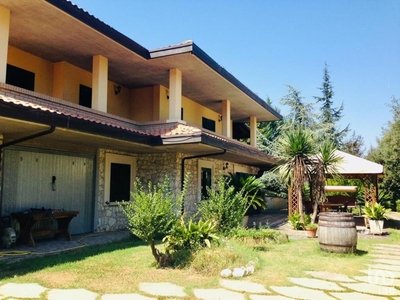 Casa 14 locali di 207 m² in Canzano