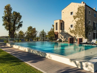 Casa a Castel San Pietro Terme con piscina e giardino