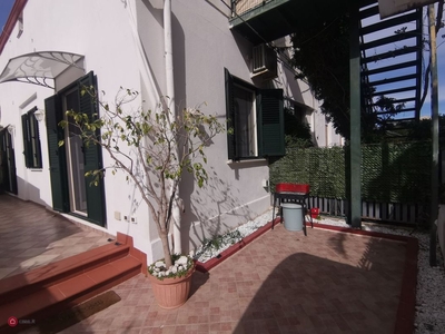 Casa Bi/Trifamiliare in Vendita in Via Saline a Palermo