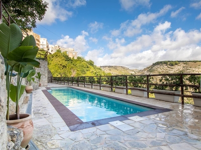 Casa vacanze 'Chibao House' con piscina privata, vista sulle montagne, giardino e Wi-Fi