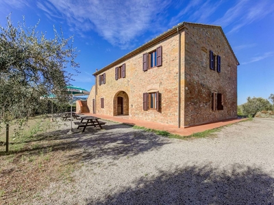 Casa Vacanze In Toscana Suddivisa In Appartamenti Con Piscina In Comune