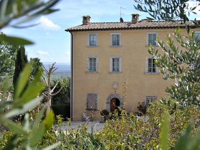 Casale a Montepulciano con terrazza, giardino e piscina