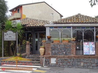 Negozio/Locale commerciale in Vendita in Via San Gaetano 26 a Camporotondo Etneo