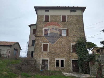 Trilocale in Vendita a Perugia, zona Fratticiola Selvatica, 53'000€, 195 m²