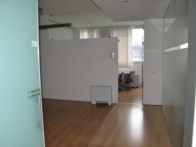 Ufficio in Affitto a Padova, zona PADOVA UNO, 900€, 108 m²