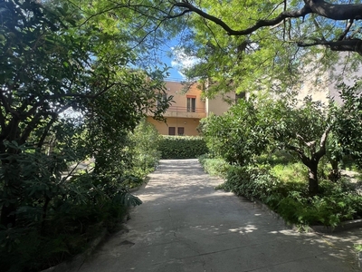 Villa 12 locali di 307 m² in Palermo