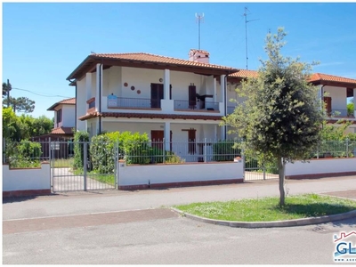 Villa Bifamiliare in affitto a Comacchio viale Libia, 51