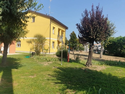 Villa Bifamiliare in affitto a Novi di Modena strada statale novi