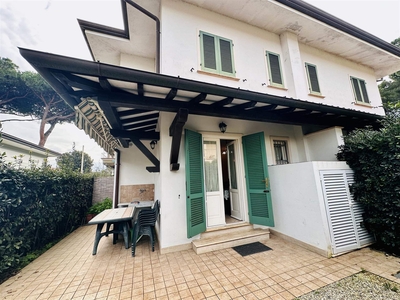 Villa bifamiliare in vendita a Forte Dei Marmi Lucca Vittoria Apuana