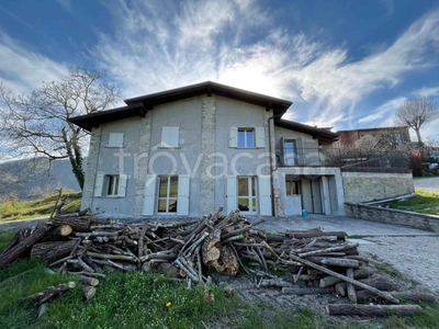 Villa in affitto a Castelnovo ne' Monti via Bondolo