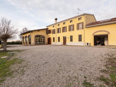 Villa in vendita a Viadana Mantova Cavallara