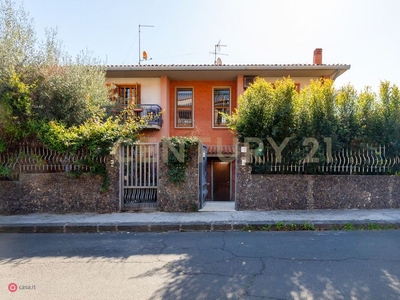 Villa in Vendita in Via Tevere 77 a San Gregorio di Catania
