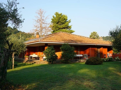 Villa per 4 Persone + 1 Bambino ca. 130 m² in Bracciano, Lazio (Roma e dintorni)