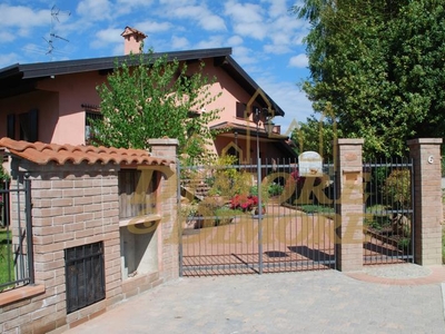 Casa indipendente in Via Giordano Bruno - Borgo Ticino