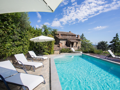 Moderna villa con piscina a Cortona