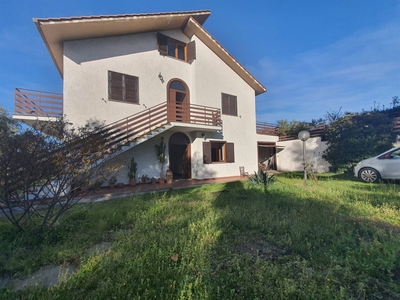 Villa in vendita a Viterbo Cassia Sud