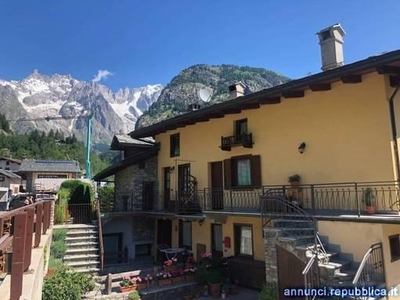 Appartamenti Courmayeur Via Des Forges 1 cucina: Abitabile,