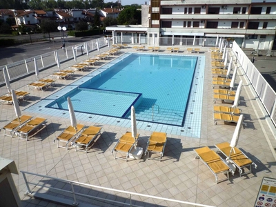 Appartamento a Eraclea Mare con terrazza e piscina