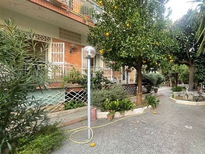 Appartamento in Largo Delle Mimose 5 in zona Capodimonte a Napoli