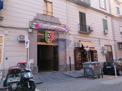 Appartamento in Vendita in Via Bari 40 a Napoli