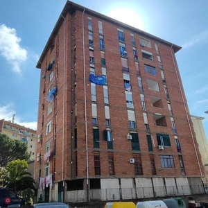 Appartamento in Vendita in Via Tullo Ostilio a Napoli