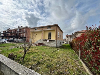 Casa indipendente con giardino a Gubbio