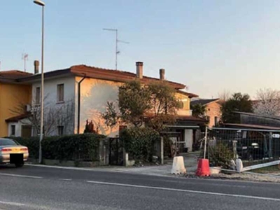 Casa Indipendente in Vendita ad Azzano Decimo - 81000 Euro