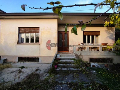 Casa Indipendente in Vendita ad Cornedo Vicentino - 100000 Euro