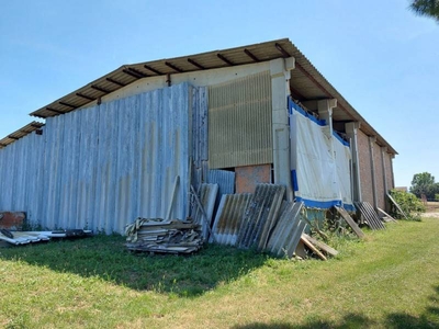 Magazzino - Deposito in Vendita a Urbino