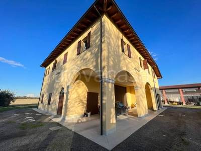 Villa Bifamiliare in vendita a Crevalcore via del Papa, 3170