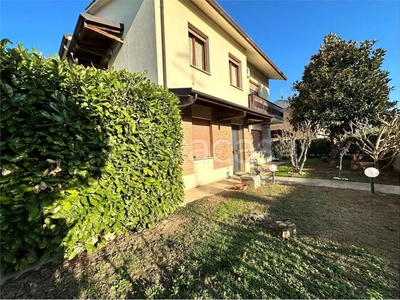 Villa Bifamiliare in vendita a Mordano casa Bifamiliare - 2 Appartamenti - Giardino Privato