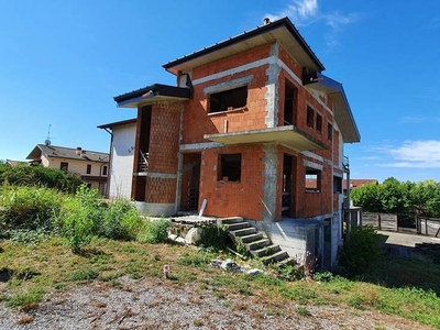 Villa bifamiliare via Ugo Foscolo 25, Torre de' Roveri